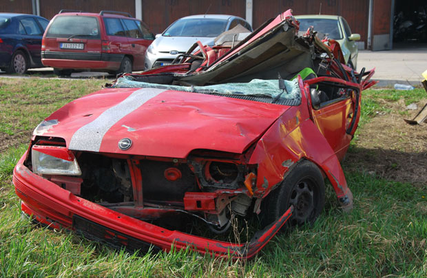 Нема маме и тате, однела их  је вода